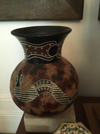 Céramique aborigène 
H : 28 cm. 
(éclat au...