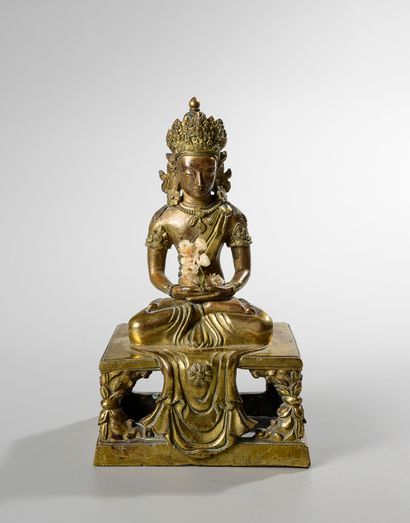 null CHINE, époque Qian Long (1736-1795). Sculpture représentant Amitayus assis en...