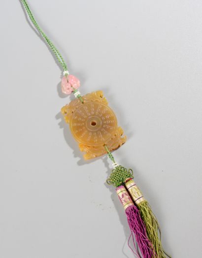 CHINA 19th century. Honey-colored agate pendant...