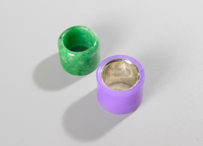  CHINA, 20th century. Lot of two green nephrite and purple agate archer rings lined...