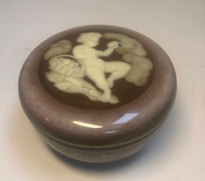 Bonbonnière en porcelaine de Sèvres, décor...