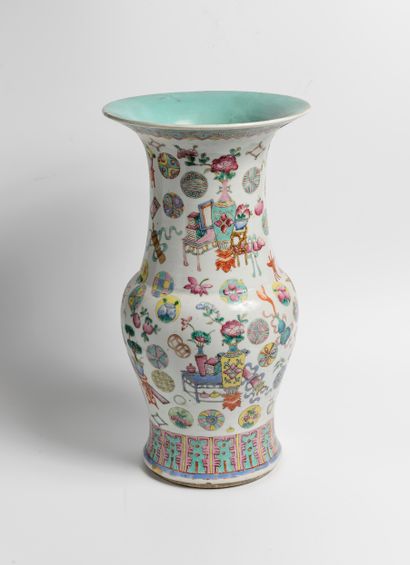 Chine, XIXe siècle 
Vase de forme balustre...