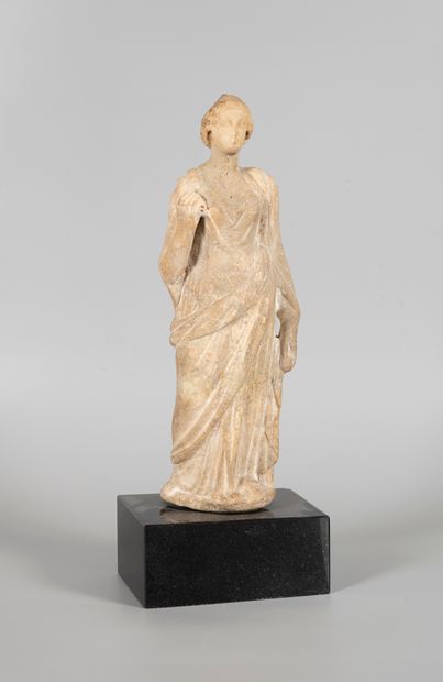 Vestale. 
Marbre, Art romain II-IIIe, 
H...