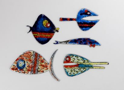 Travail italien des années 1950-1960 Ensemble de cinq poissons décoratifs en métal...