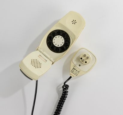 Marco Zanuso (1916-2001) et Richard Sapper (1932-2015) Telephone pliant Grillo, modèle...