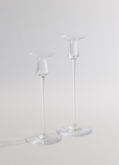 Style de la Sécession viennoise Set of two glass candlesticks. 
Height : 17,5 and...