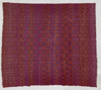 Renata BONFANTI (né en 1929) Tapis en laine tissé main à dominante prune.

181 x...