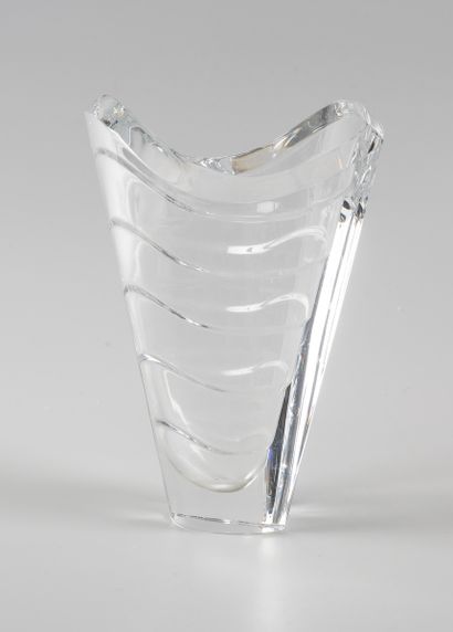 Baccarat vase. Signed. 21 cm
