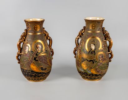Paire de vases en porcelaine de Satsuma 
H...