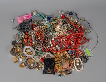 34. Important lot of costume jewelry.