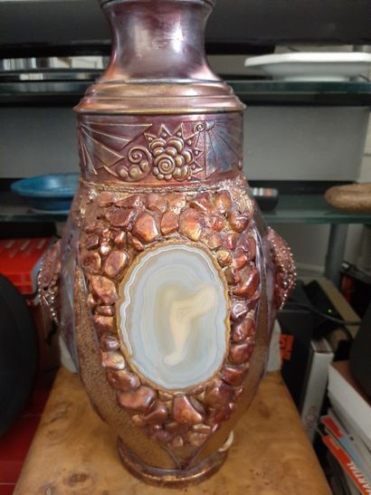 Lamp in copper and agate.

H : 46 cm.