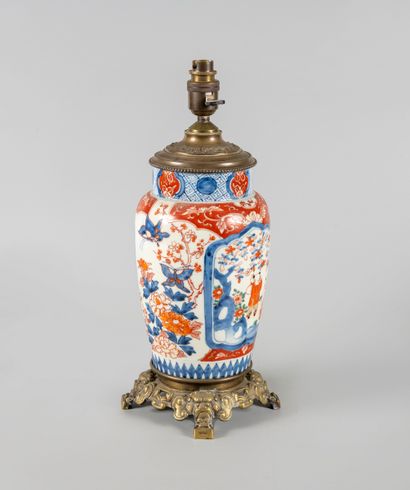 CHINA, 19th century 
Enameled porcelain vase...