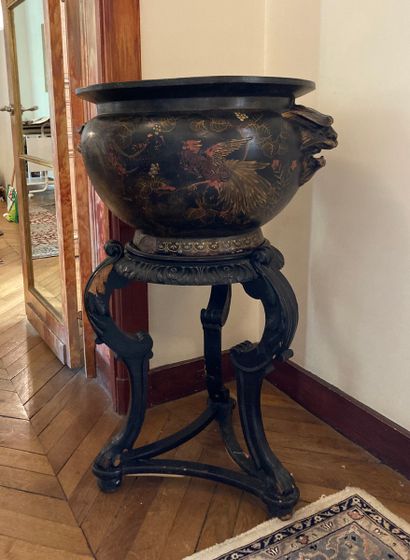 French work around 1870 
Vase in enamelled...