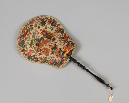  Hand screen, turned and blackened wooden handle, Chinese decoration on a violin...