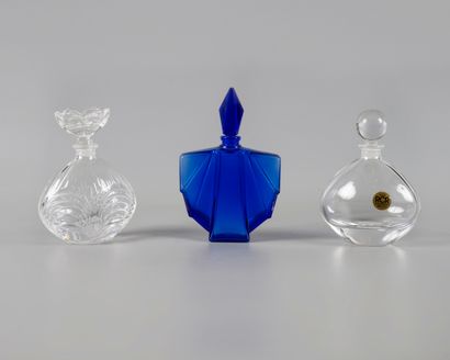 Lot of three perfume bottles : 
two in colorless...