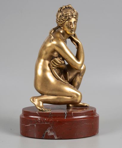 Venus accroupie, d'apres l'antique 
Bronze...