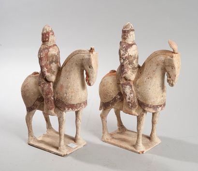 null CHINE, époque Qi du Nord (550-577).

Deux cavaliers casqués. Les chevaux sont...