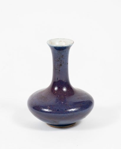 CHINA vase in purple tones. porcelain. XIXth...