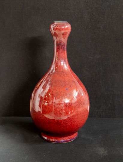 CHINA 
early XXth century 
Vase in oxblood...