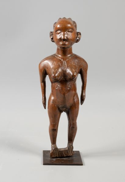 MADAGASCAR 
Female statuette, arms along...