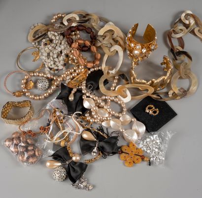 A batch of costume jewelry