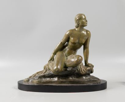  Ugo CIPRIANI (1887-1960) 
Woman on her rock. 
Proof in bronze on marble base. 
Signed....