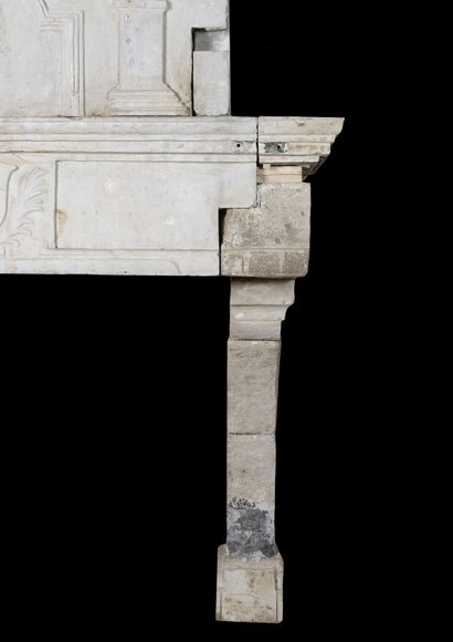 null Louis 13 stone mantel.

Lintel decorated with a central escutcheon. 

Mantel...