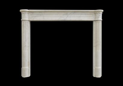  Louis 16 mantel. 
Lintel decorated with a median frame resting on fluted and filleted...