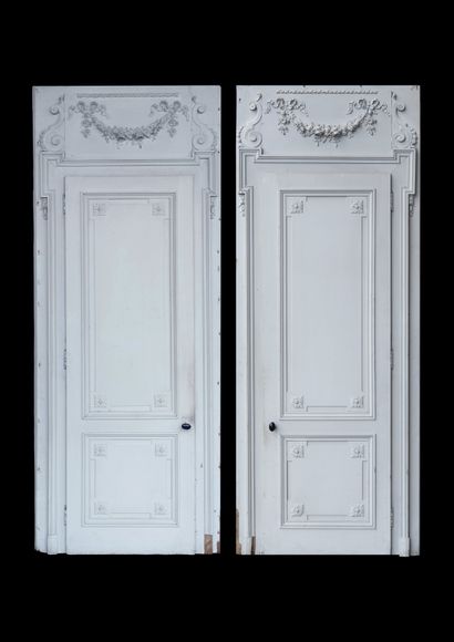 null Door Louis 16 style. 
Decorated with molded frames and rosettes with pediment...