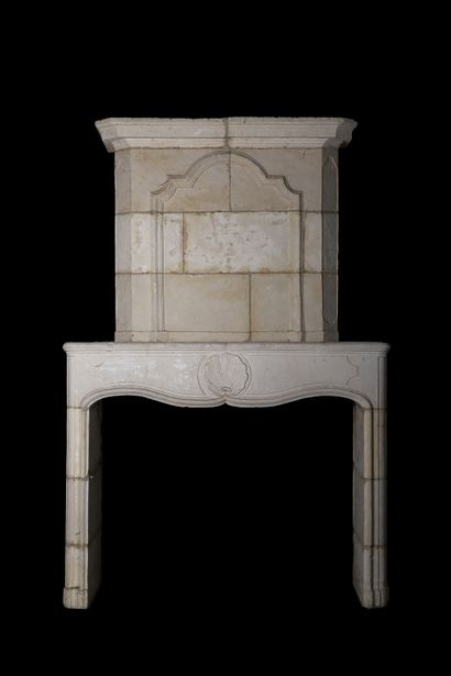  Louis 14 mantel. 
Trumeau decorated with a molded frame with a lintel animated by...