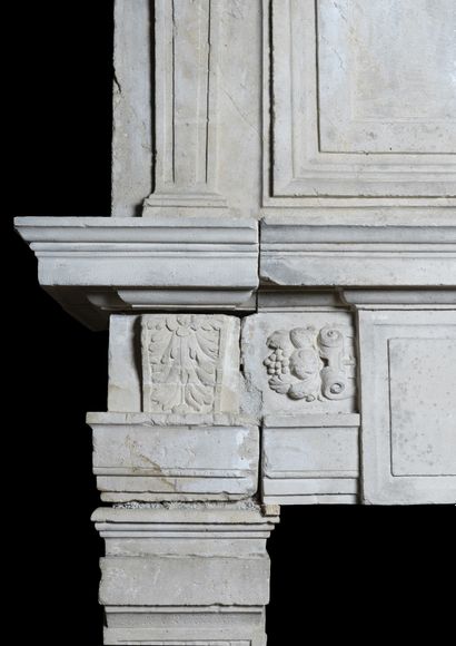  Renaissance mantel. 
Keyed lintel decorated with a large cartouche flanked by fruits...