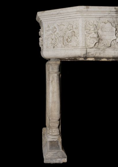  Renaissance mantel. 
Curved monolithic lintel with rich decorations of a median...