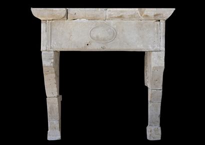  Louis 13 mantel. 
Monolithic lintel adorned with an oblong median cartouche. 
Molded...