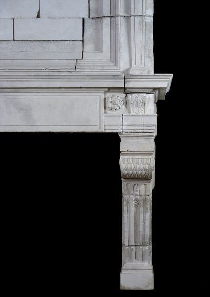  Renaissance mantel. 
Keyed lintel decorated with a large cartouche flanked by fruits...