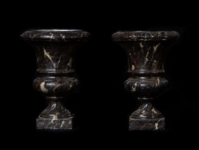  Pair of Medici vases. 
In imitation of marble. 
19th century. 
Cast iron. 
Height...