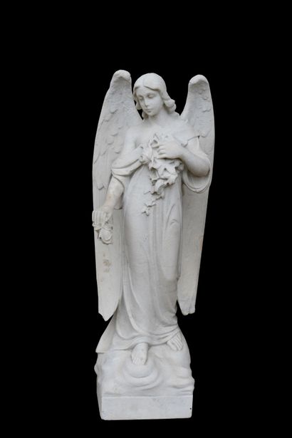  Ange à la bénédiction. 
Sculpture en marbre blanc de Carrare à l'image d'un ange...