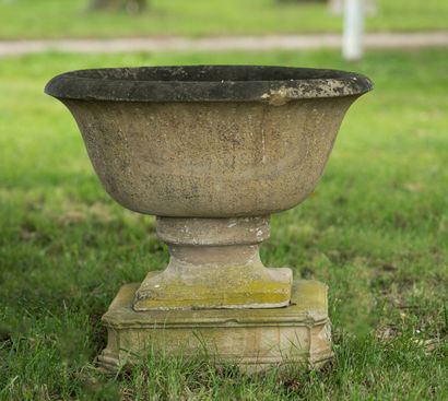  Baptismal basin in stone. 
Oblong shape resting on a molded foot and a base. 
18th...