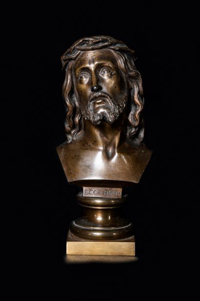  Ecce Homo. 
Buste à l'image du Christ coiffé de sa couronne d'épines. 
Signé A....