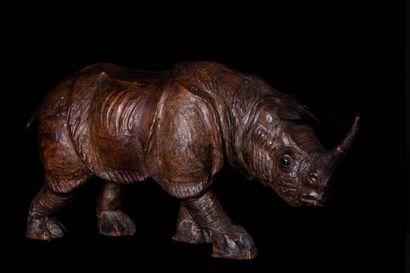  Statue animalière. 
A l'image d'un Rhinocéros aux aguets. 
Attribué à la Maison...