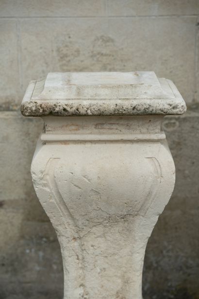  Louis 14 sheath. 
Baluster shape, monolith. 
Early 18th century. 
White stone. 
Height...
