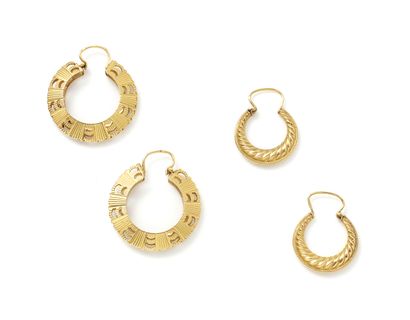 null Lot in gold 750 thousandth, composed of 2 pairs of earrings creoles with twisted...