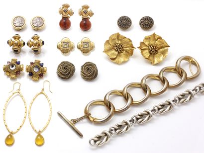  Lot de bijoux fantaisie en métal doré et argent 800 millièmes, composé de 8 paires...