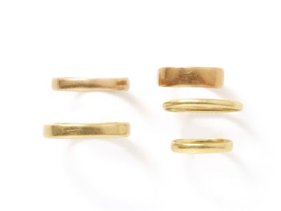 null Lot in gold 750 thousandths, composed of 5 wedding rings.

Weight: 10.10 g....