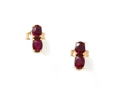 Pair of ear studs in gold 750 thousandths,...