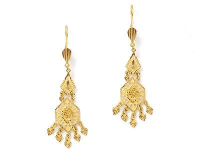 null Pair of earrings in gold 750 thousandths, holding a fall of openwork geometric...