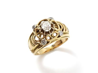 null 
Ring in gold 750 thousandth, decorated with a diamond old size in claw setting,...