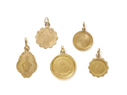  Lot in gold 750 thousandth, composed of 5 religious pendants representing the miraculous...