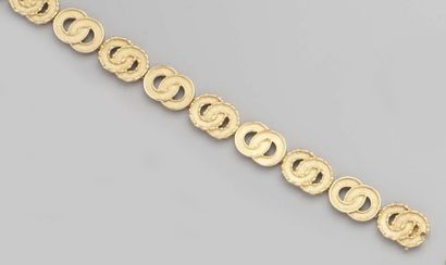 MAUBOUSSIN Bracelet ruban articulé en or jaune orné de dix motifs en forme de paire...
