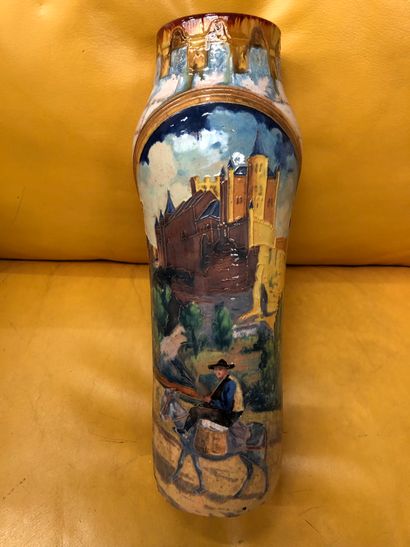 Daniel ZUOLAGA (1852-1921) 
Vase en céramique...