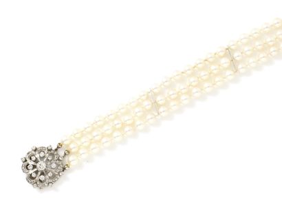 Bracelet articulé composé de 3 rangs de perles...